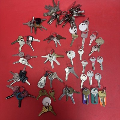 Lot of 100 Vintage & Modern Keys Mixed Brands / Styles    #1