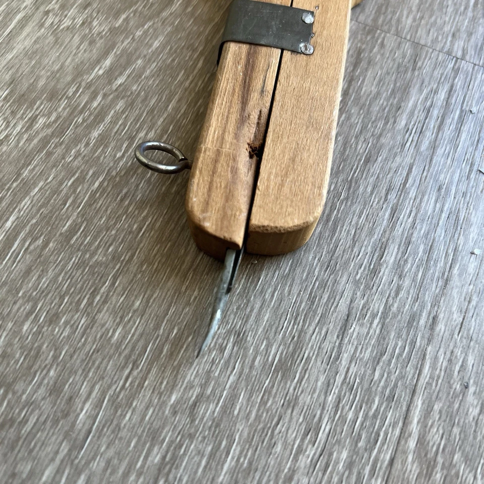 Vintage Susan Burr Wood & Brass Rug hook tool 9" - Image 2 of 4