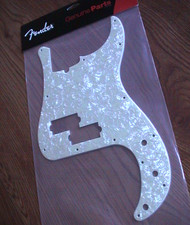 FENDER PRECISION BASS AGED WHITE PEARL PICKGUARD 13 HOLE 4-PLY P/N 099-2176-000