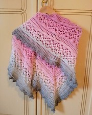 Scialle realizzato a mano all’uncinetto 160x75cm Leggero rosa e grigio