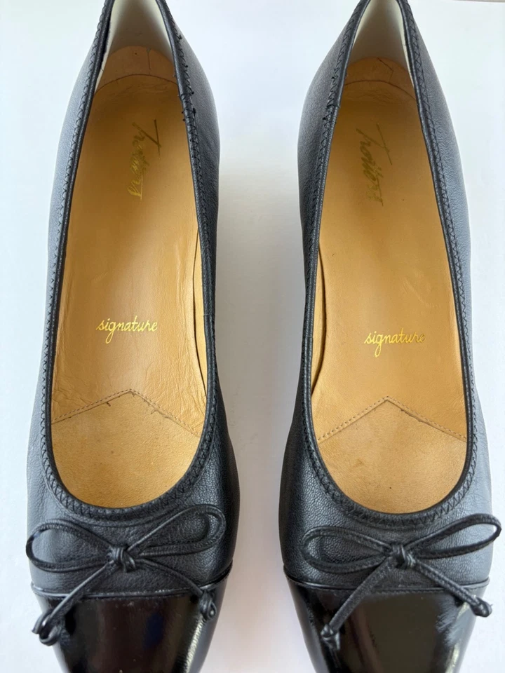 Trotters Lilly Cap Toe Pumps Black Leather Wedge Heels Size 10.5 M Bow Detail - Image 4 of 4