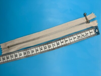 Reißverschluss Off-White YKK 19,5cm geschlossene Kugelkette Zugreißverschluss Gesamtlänge 23cm