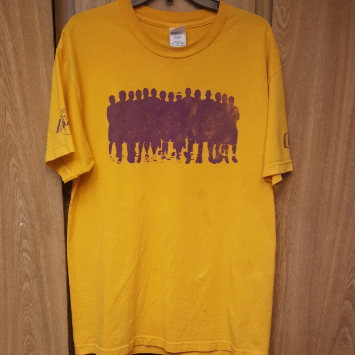 Vinyage Los Angeles Lakers Team Giveaway T-shirt Kobe Smush Parker Odom
