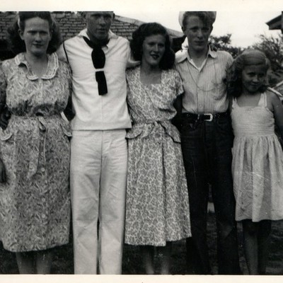 ID'd 1948 US Navy Sailor Uniform Macy Family Snapshot Photo Women Girl Dixie Cup