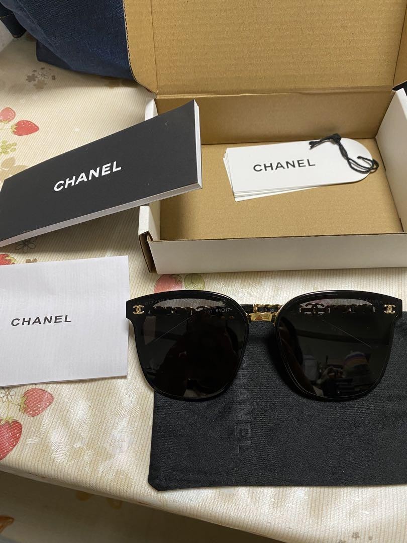 CHANEL Black Sunglasses Gold Chain