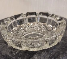 Vintage 6" Crystal Cut Glass Ashtray Daisy/Starburst Fluted Design Mid-century 
