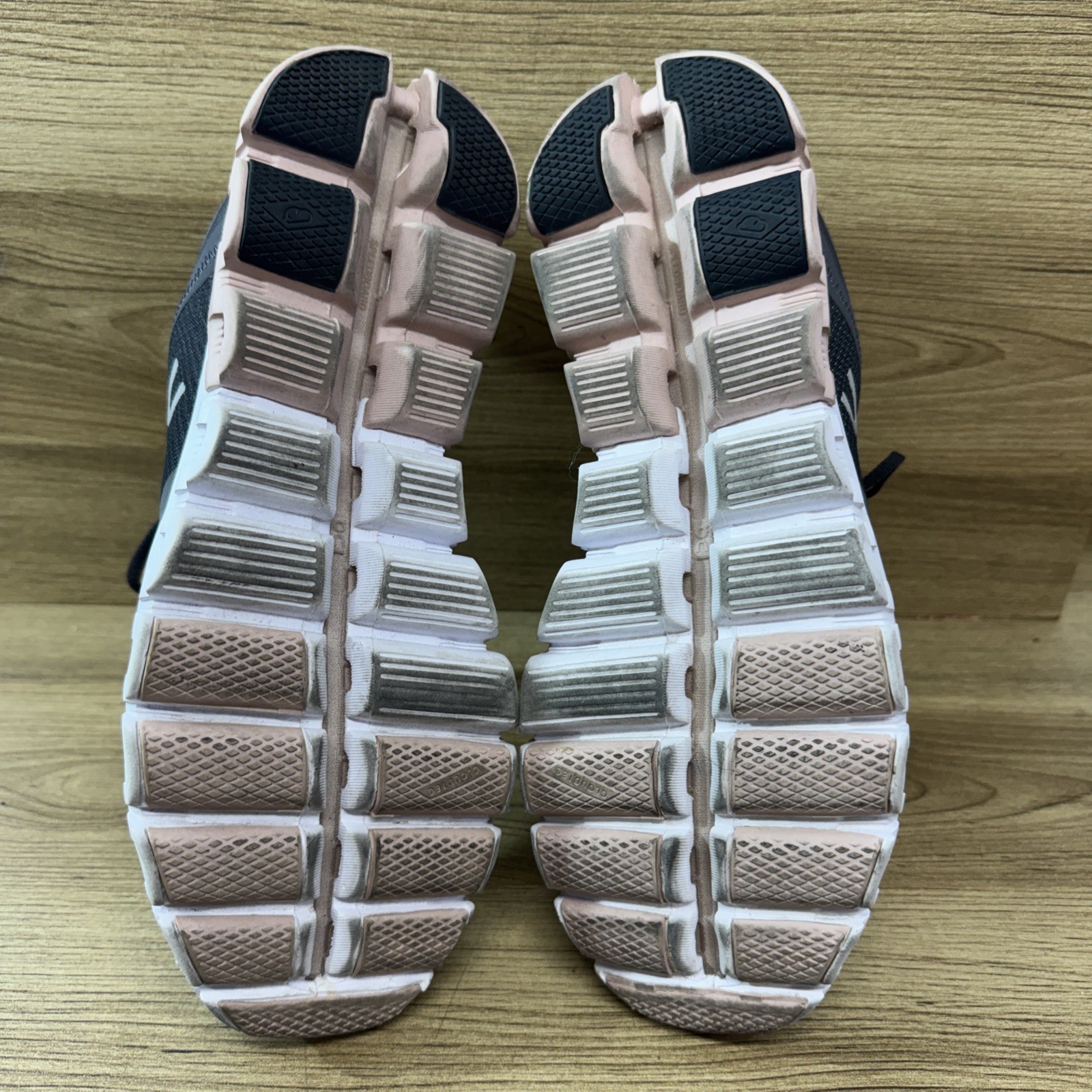 On Cloud Womens Cloudflow Gray Running Shoes Snea… - image 7