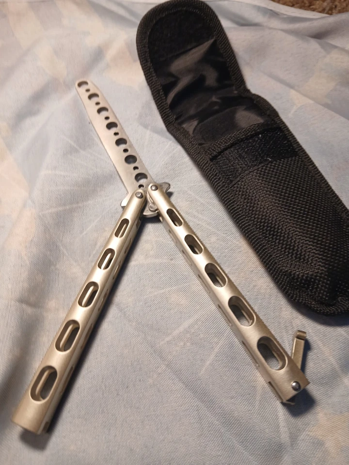 Cuchillo Entrenador Hecho en Banco U4 Práctica BALISONG MARIPOSA B60 Foto 2 de 4