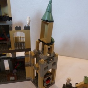 LEGO Harry Potter 4709 Hogwarts Castle 99.9 Complete w/ Minifigs Manual (no box)