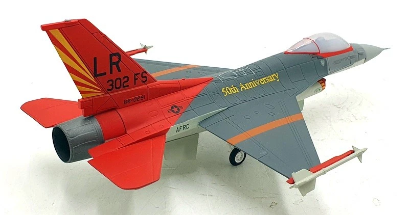 Colección Armadura Escala 1/48 98092 - F-16 Falcon Fuerza Aérea de Estados Unidos Foto 2 de 4