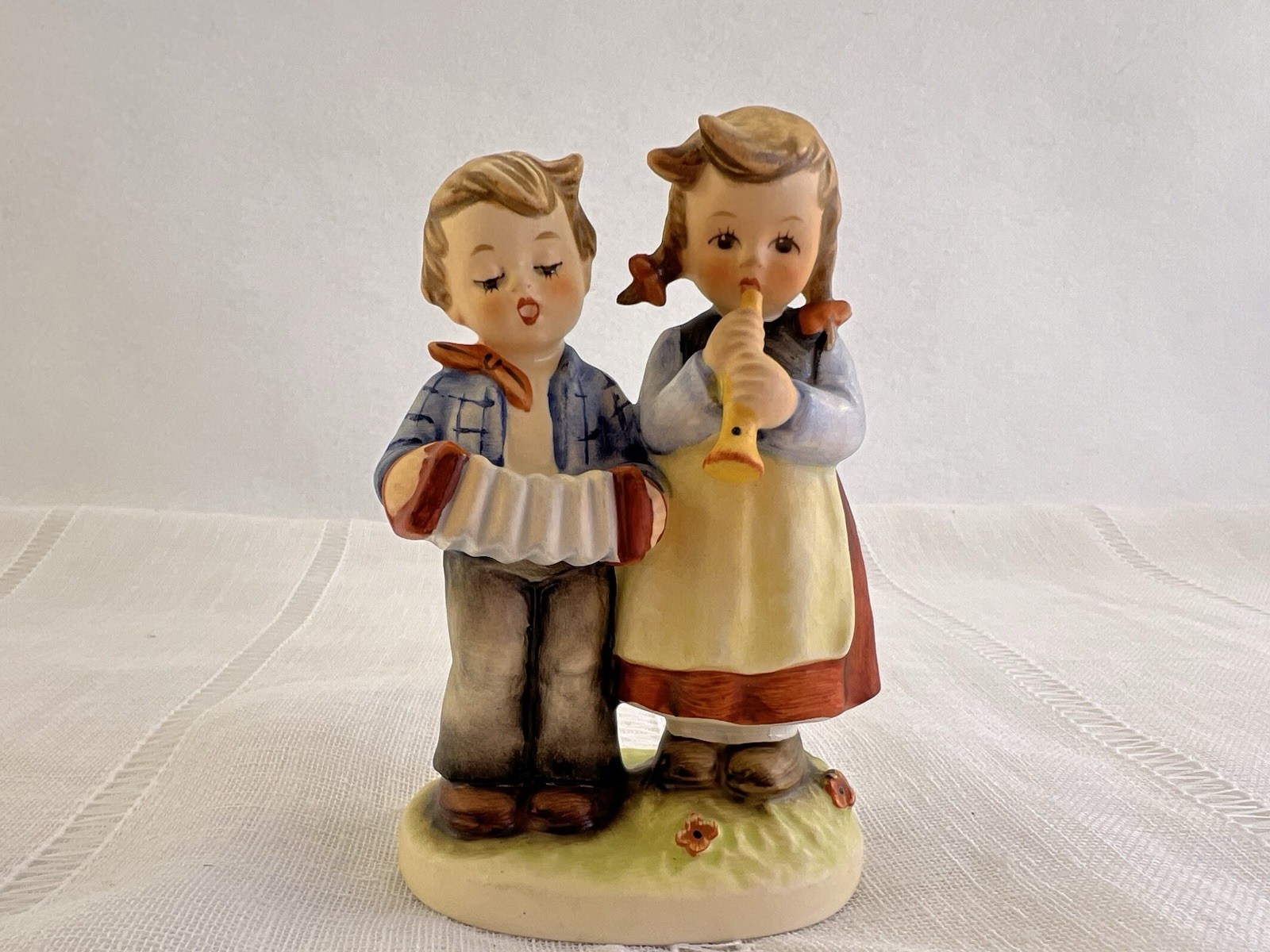 Vintage Goebel Hummel Birthday Serenade #218 2/0 TMK-6 W Germany 4.75”