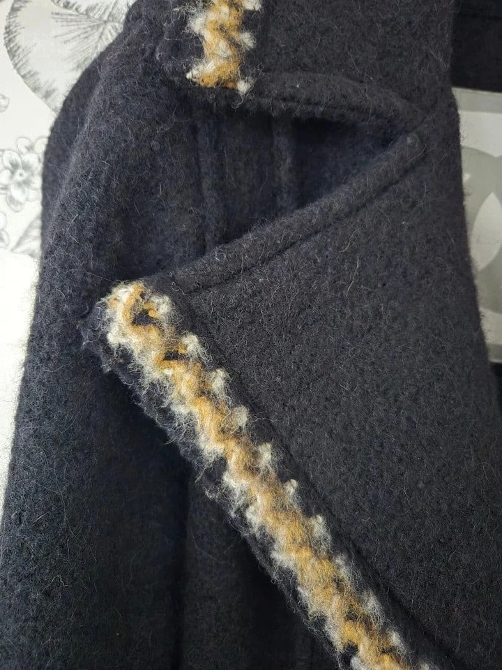 Very beautiful item ❤CHANEL coat M size black ◾40 wool & alpaca material - Image 3 of 4
