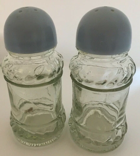 Vintage ANCHOR HOCKING Glass salt and pepper shakers
