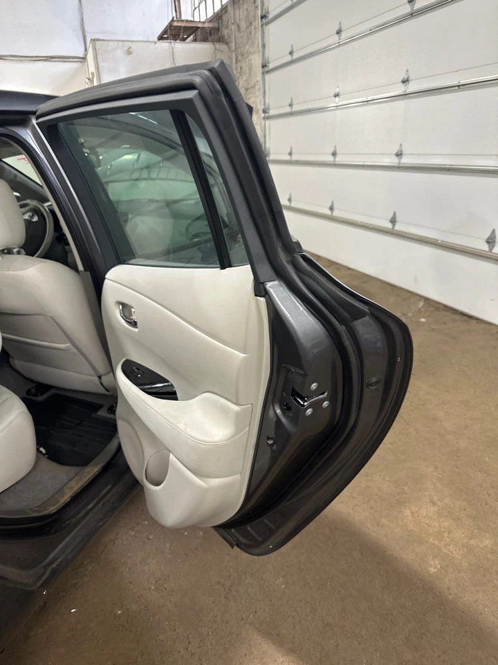 Used Rear Right Door Assembly Rear Side fits: 2016 Nissan Leaf electric Rear Rig - Изображение 2 из 4