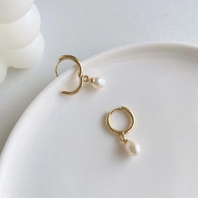 Woman 18K Gold Plated Freshwater Pearl Earring Clip Hoop Huggie Drop Dangle - Image 4 of 4
