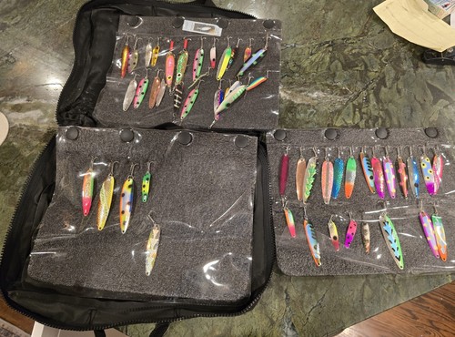 Amish Oufitters Bag & Lure Pads + 49 x spoon lot Salmon Trout Walleye trolling