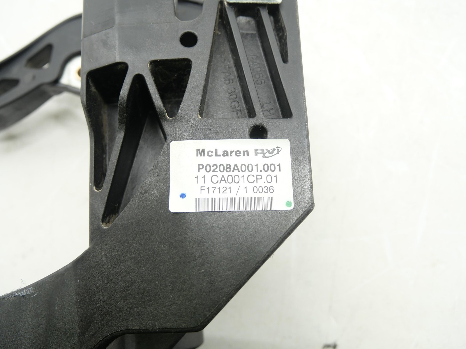 Used Brake Pedal Pad Bracket Support Assembly 2016-2021 McLaren 570S 11CA001 OEM