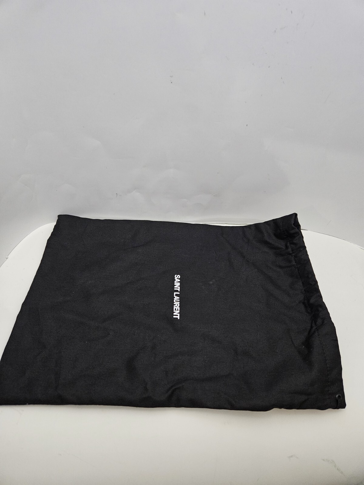 Saint Laurent Sacchetto antipolvere foderato in tessuto nero 10x13 5 con coulisse di design (0376)