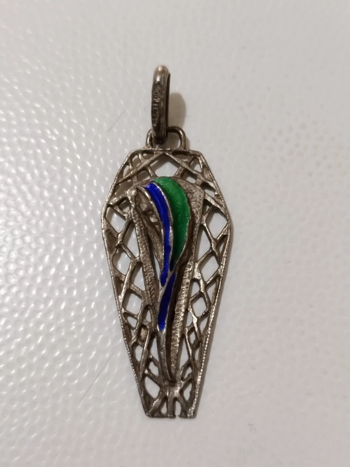 CIONDOLO CHARM MADONNA MARIA ARGENTO MARCHIATO E SMALTO ITALY VINTAGE ANNI 60-70 - Immagine 2 di 4