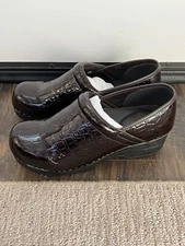 CROFT & BARROW WOMENS SOLE ABILITY CLOGS SHOES SIZE 7 MED SLIP-ON carved dc7