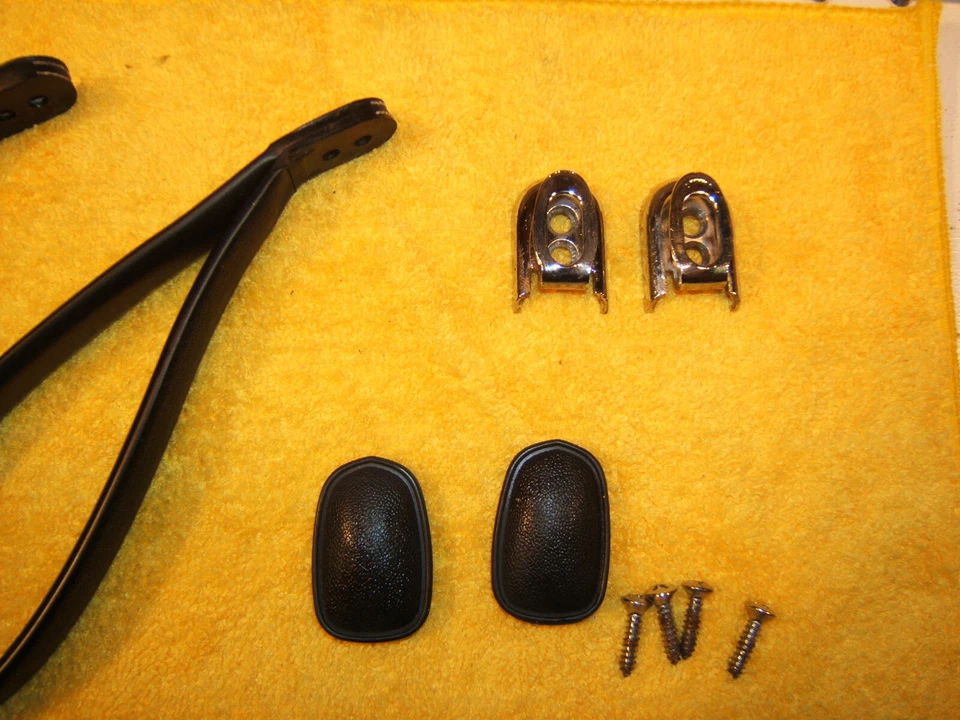 BMW E24 L 6 Series CSI B Pilar Negro Goma Original BMW 1 Juego de 2 Manijas,T1 Foto 3 de 4