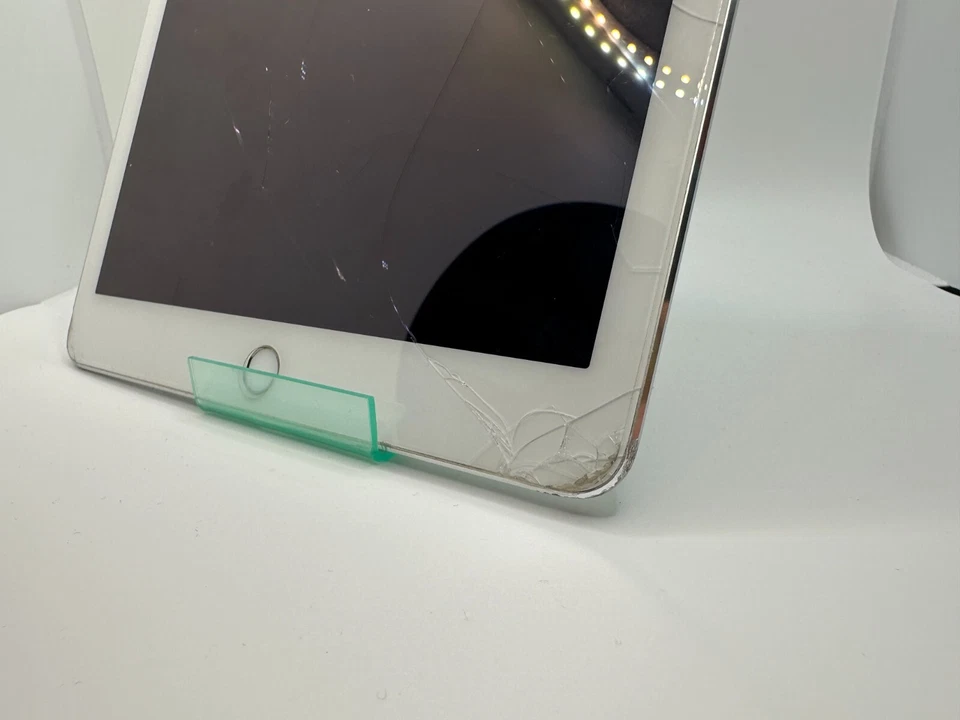 Apple iPad Air 2 128GB, WLAN, Silber - Display Schaden - #Sperre - Bild 4 von 4