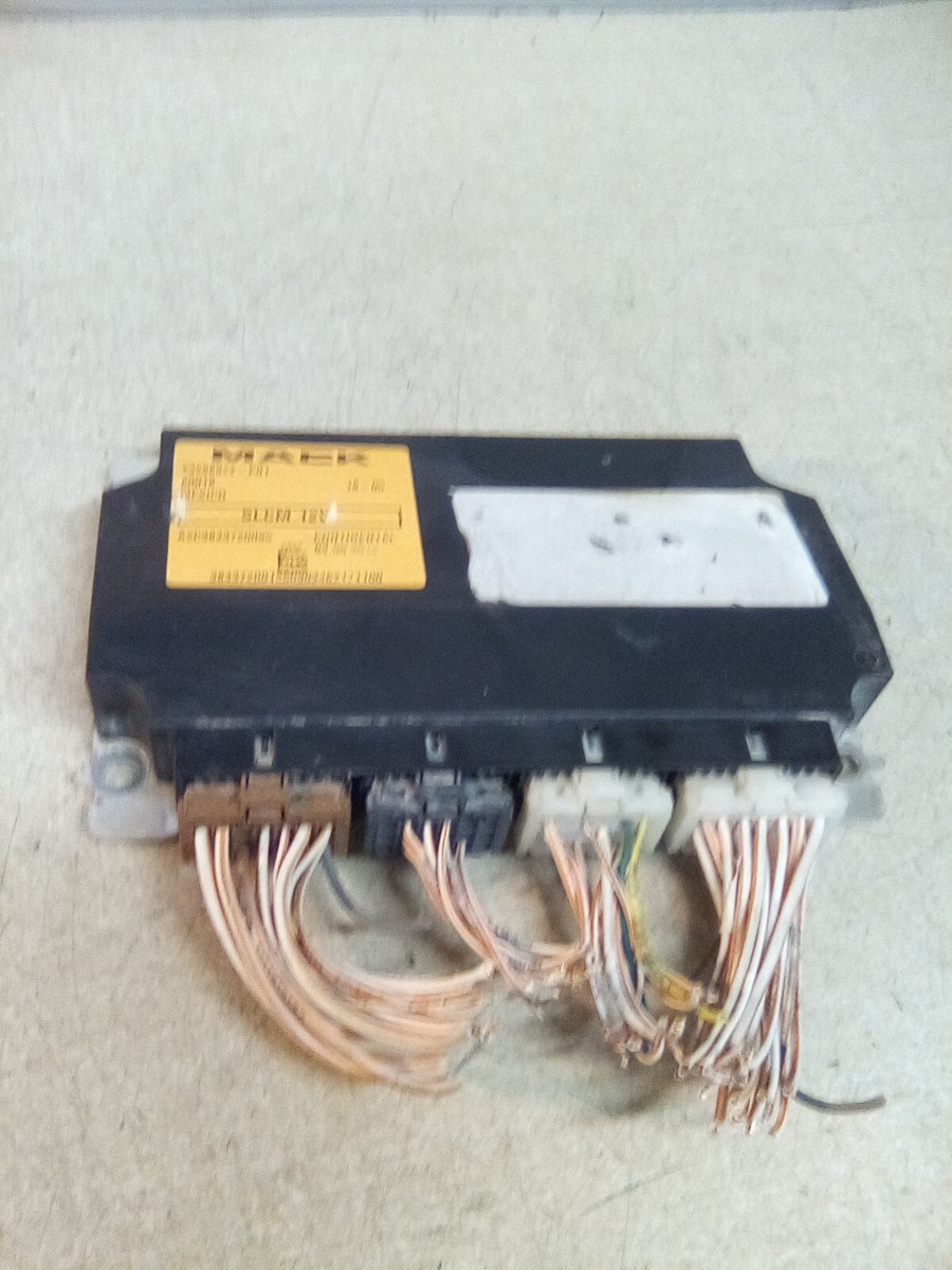 2019 Mack Anthem 23288977-P01 SLCM Light Control Module 12V