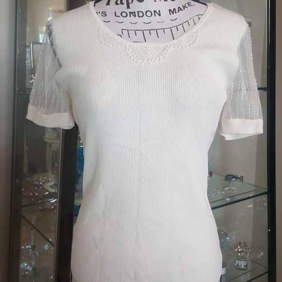 Cable & Gauge, Ivory Top Embellished Size Medium Gem