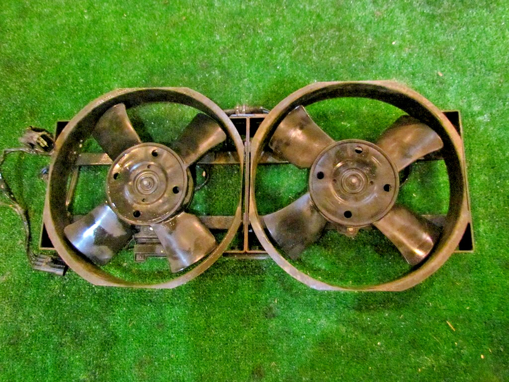 2001 Bentley Arnage Radiator Cooling Fan Assembly OEM D007063 & D007053