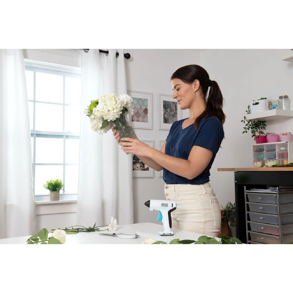 Black & Decker BCGL115FF (4/PK) 4V MAX USB Rechargeable Cordless Glue Gun New