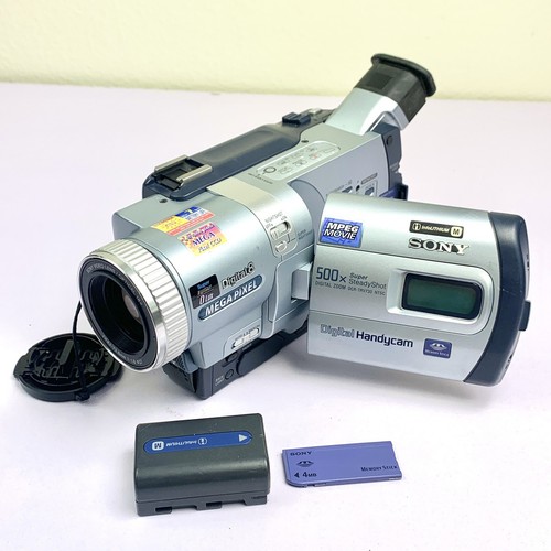 Sony Handycam DCRTRV730 Digital 8 Camcorder W Battery & Memory Stick