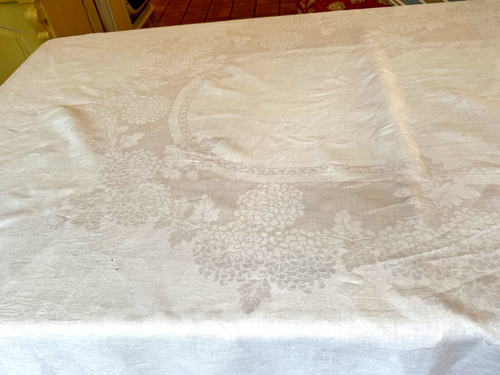 Vintage Fine Linen Damask Tablecloth Floral Design w/ Oval Medallion A557 - Picture 4 of 8