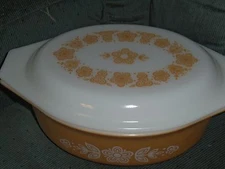 VTG Pyrex  Butterfly Gold 1 1/2 Quart Oval Covered Casserole with Lid EC