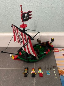 LEGO Pirates 6250 Cross Bone Clipper with minifigures and Instructions