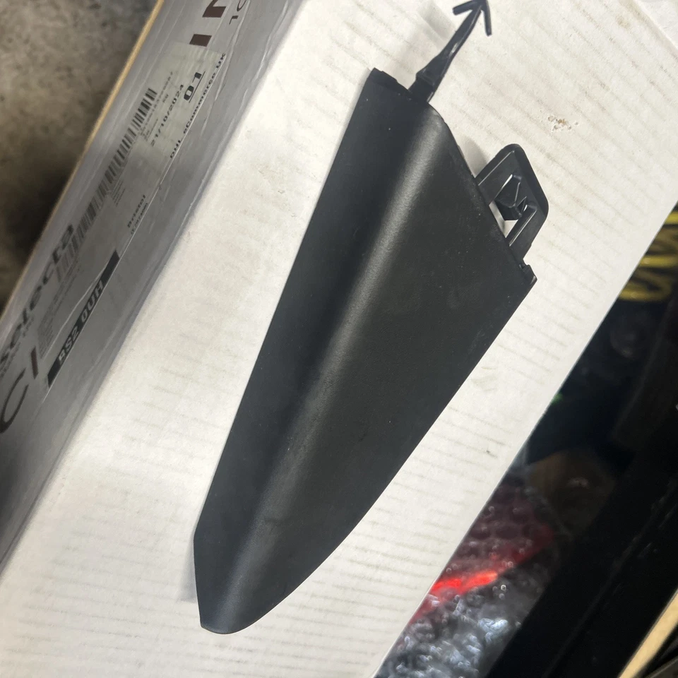 RENAULT CLIO MK5 BF PUERTA TRASERA CUARTO MOLDURA LADO IZQUIERDO PASAJERO 2020 Foto 4 de 4