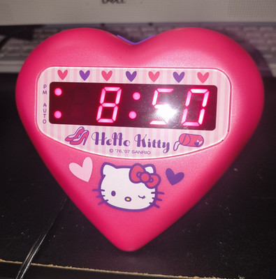 Hello Kitty Heart-Shaped Pink Digital Alarm Clock Quartz Plug-In KT3005P