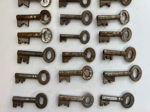20 Vintage Padlock Keys Pre Cut Tubular Restoration Wedding Lock Key (6) - Picture 5 of 24