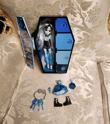 Monster High Fearidescent Skulltimate Secrets Frankie Stein Doll * Read Descript