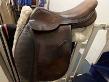  Crosby XL Close Contact Saddle 17.5  Seat