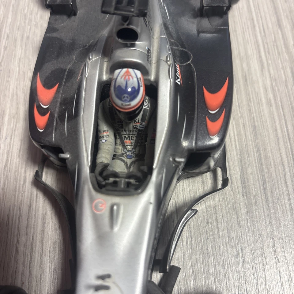 McLaren MP4/17D 2003 Kimi Raikkonen 1:18 Hotwheels - Immagine 2 di 4