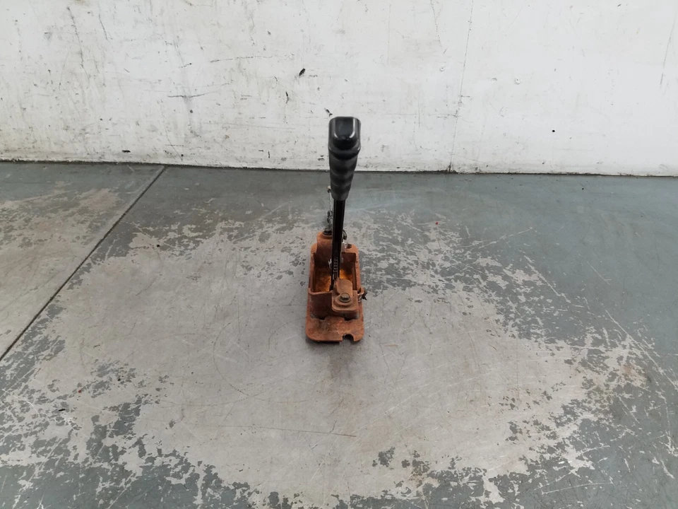 Ручка стояночного тормоза 2005 Jeep Wrangler TJ Rubicon 4x4 #8311 VV3 - Изображение 4 из 4