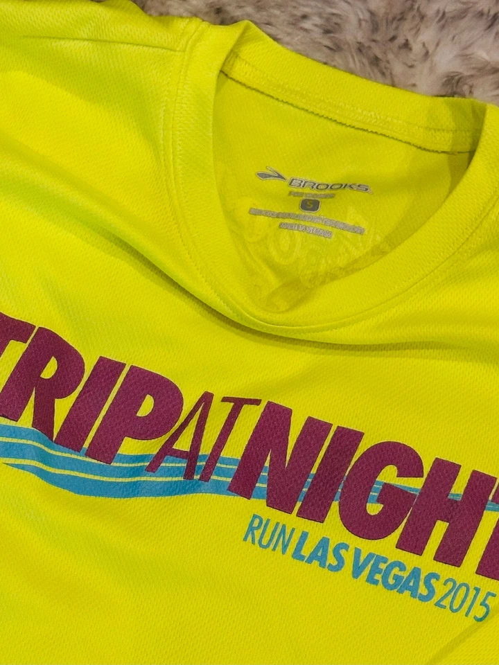 Rock N Roll Marathon Series Strip At Night Run Las Vegas 2015 Mujer Pequeña Foto 3 de 4
