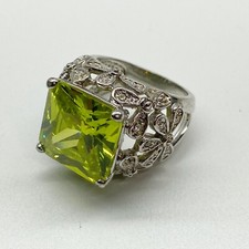 Green Glass Size 8 Ring Cocktail Stunning Grey Tone