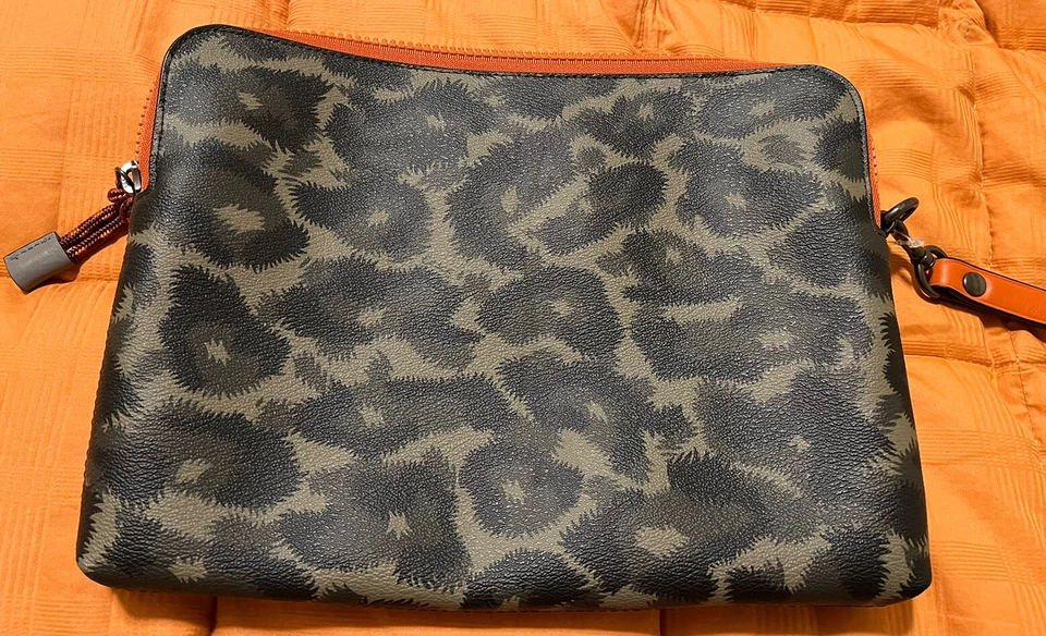 NEW COACH New York Green Black Camo Print iPad Case with Pouch - Image 2 of 4