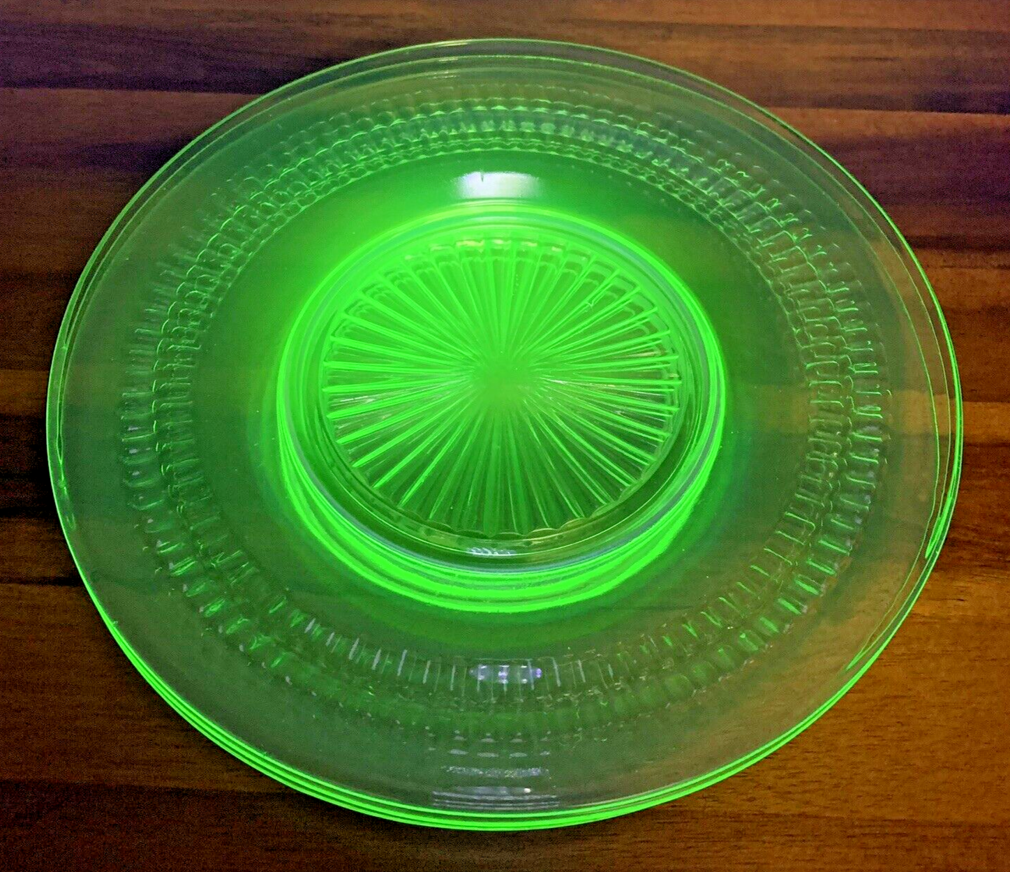 Set of 3 Anchor Hocking Luncheon Plates Roulette Green Uranium Glow 8.5” Vintage