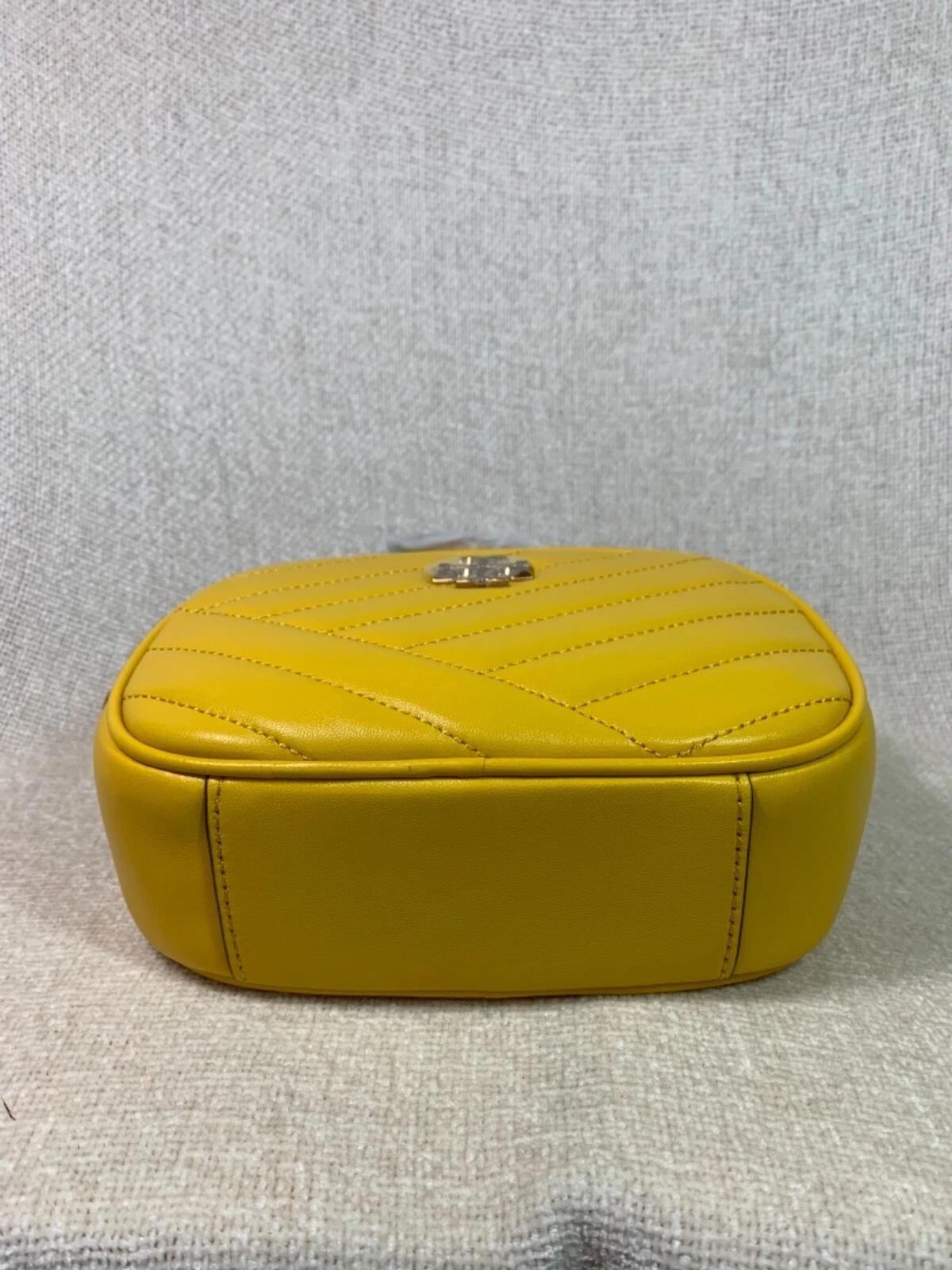 Borsa piccola per fotocamera Tory Burch Goldfi Kira Chevron nuova con etichette $358