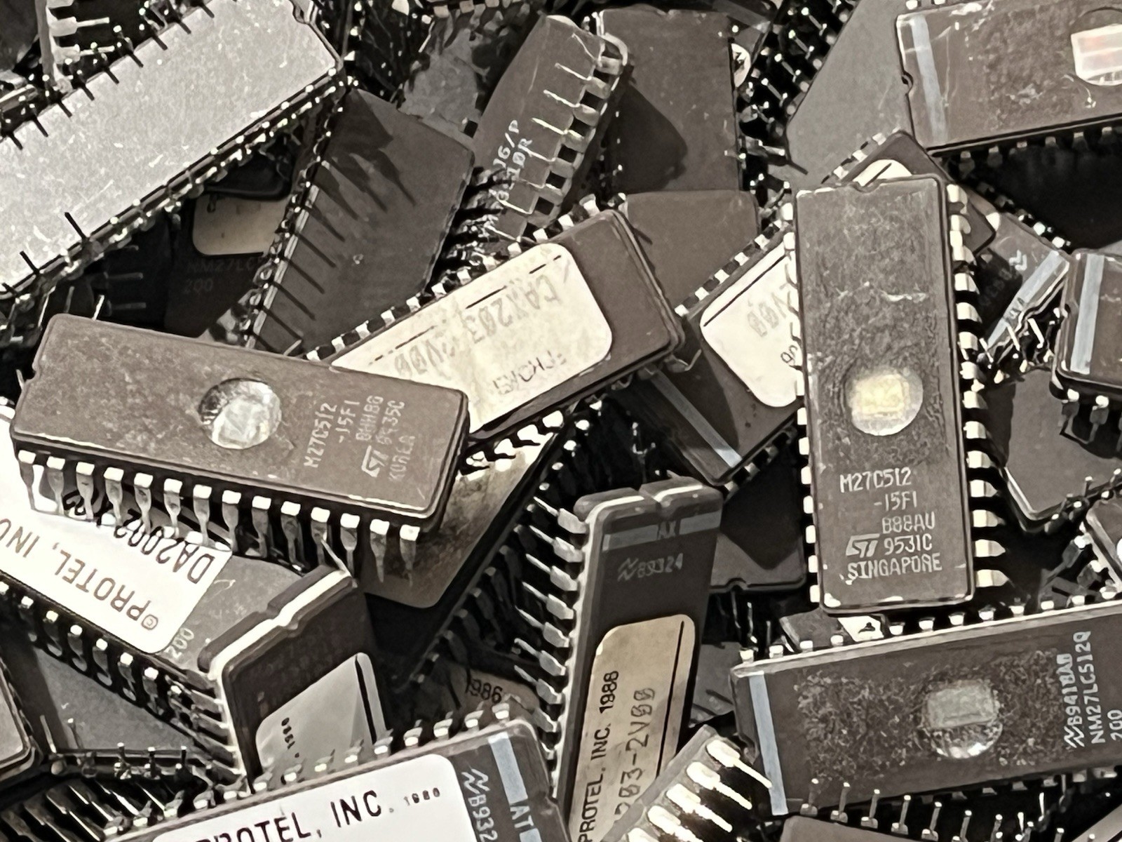 SCRAP CERAMIC IC CHIPS EPROMS FOR PRECIOUS METALS RECOVERY 5 POUND LOTS