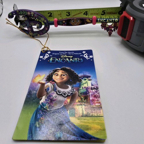 NUEVO CON ETIQUETA 2021 Disney Store Encanto Película Llave Coleccionable - Imagen 2 de 3