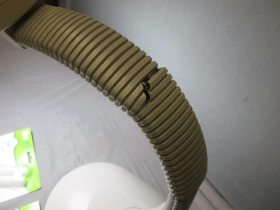 Lâmpada de mesa Ott-Lite ajustável pescoço artesanato 120V 18W lâmpada substituível modelo T8637T - Imagem 4 de 4