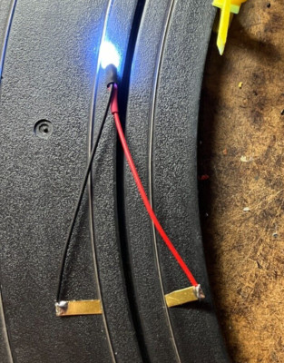 1 NEW BRIGHT WHITE LED LIGHT on 2'' LEADS w/ TABS for AW/AFX 3 & 4 Gear Chassis